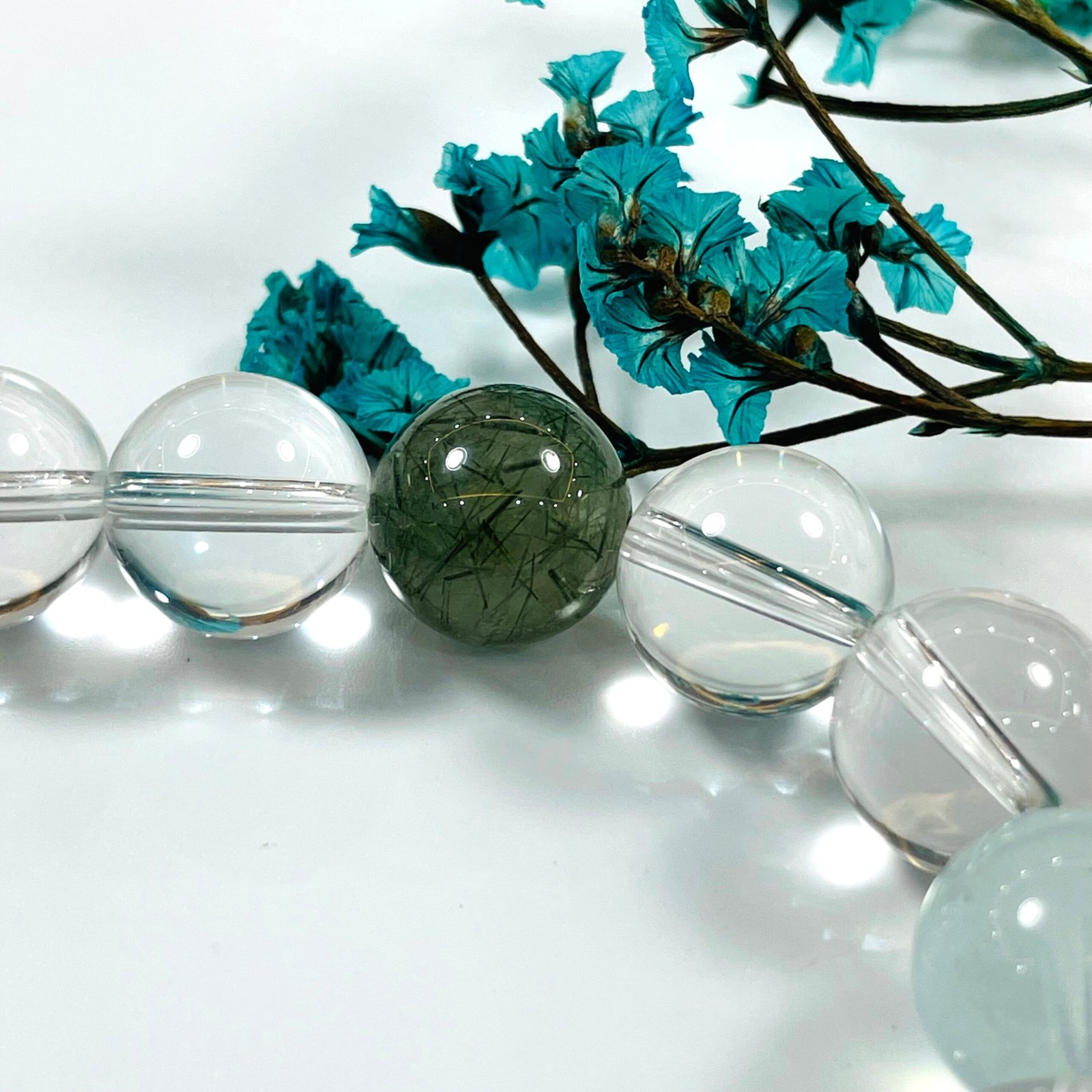 LumiCrystal Natural Aquamarine Smoky Quartz Multi‑Gemstone Beaded Bracelet, Green Rutilated Quartz Stretch Crystal Bracelet, Spiritual Energy Healing Jewelry for Men Women Daily Meditation Gift - 图片 5